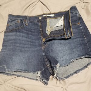 Levi’s High Rise Shorts Size 28